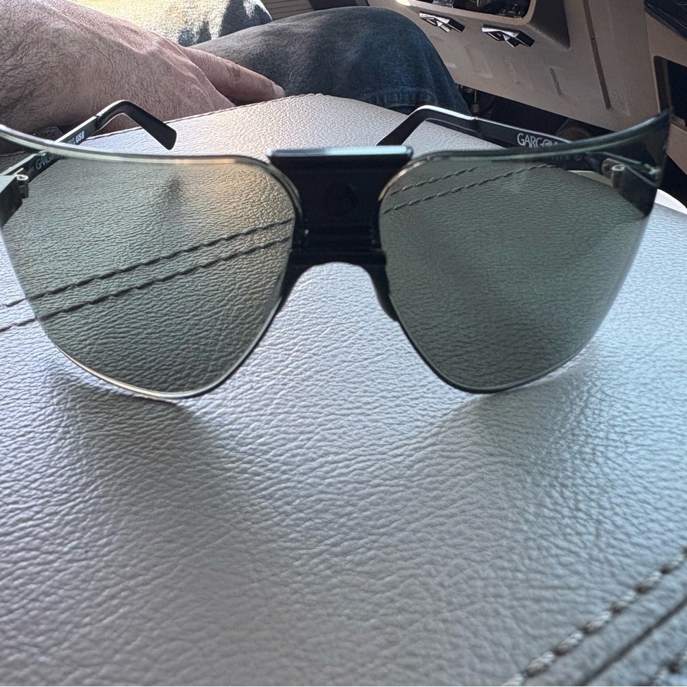 Stylish Black Aviator Sunglasses